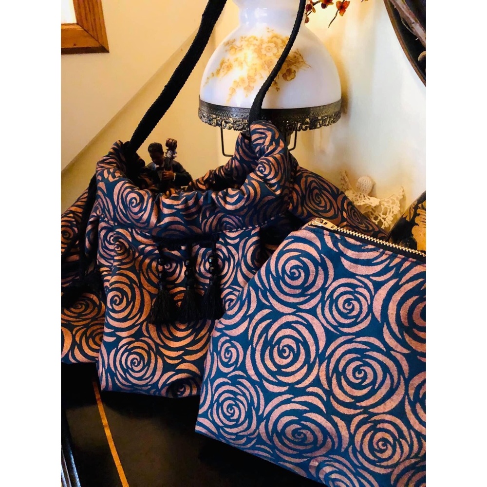 “The Makeba” w Matching Makeup Bag